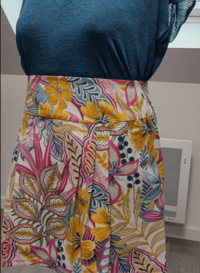 Jupe plis verticaux exotique taille 3
